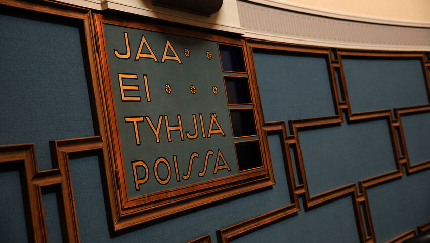 Eduskunnan täysistunto 10.4.2025