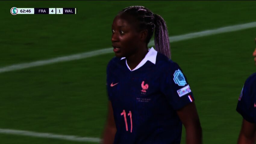 Grace Geyoro vei Ranskan 4–1-johtoon Walesia vastaan.
