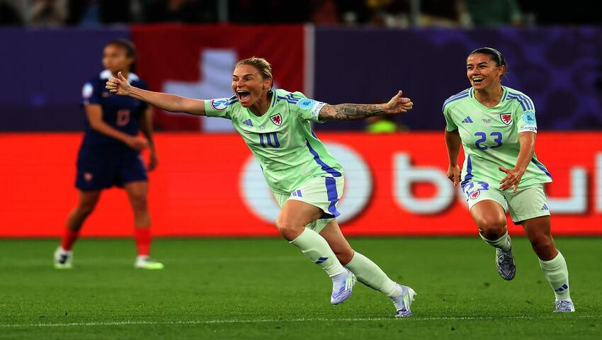 Se målen från matchen Frankrike-Wales