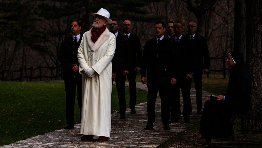 The New Pope - uusi paavi (12)