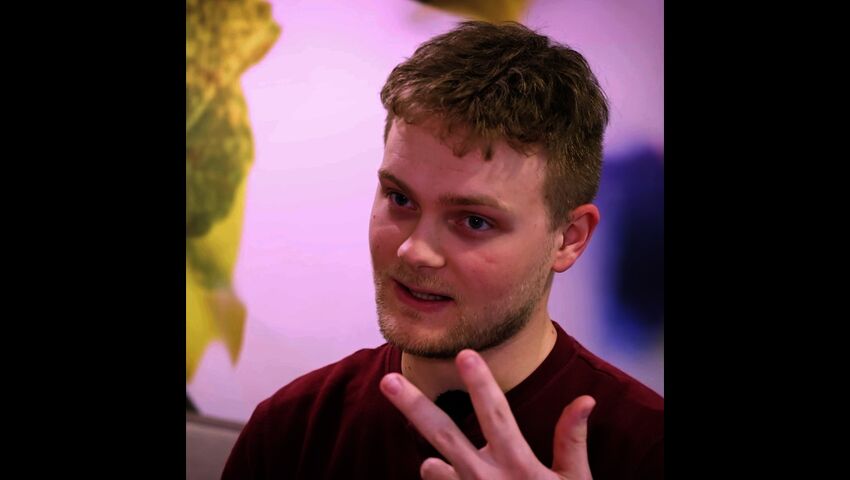 Arttu Norhio kertoo, miksi ryhmätyö ei usein ole oikea opiskelutapa. Video: Heikki Haapalainen  / Yle