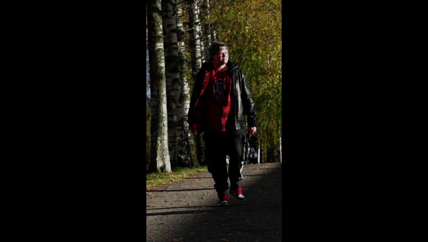 Miska Murtola kävelee Haiharassa