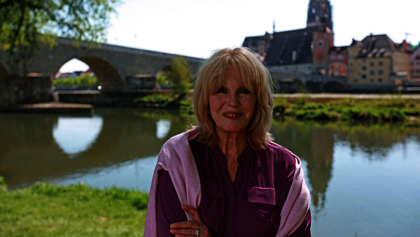 Joanna Lumleyn Tonava