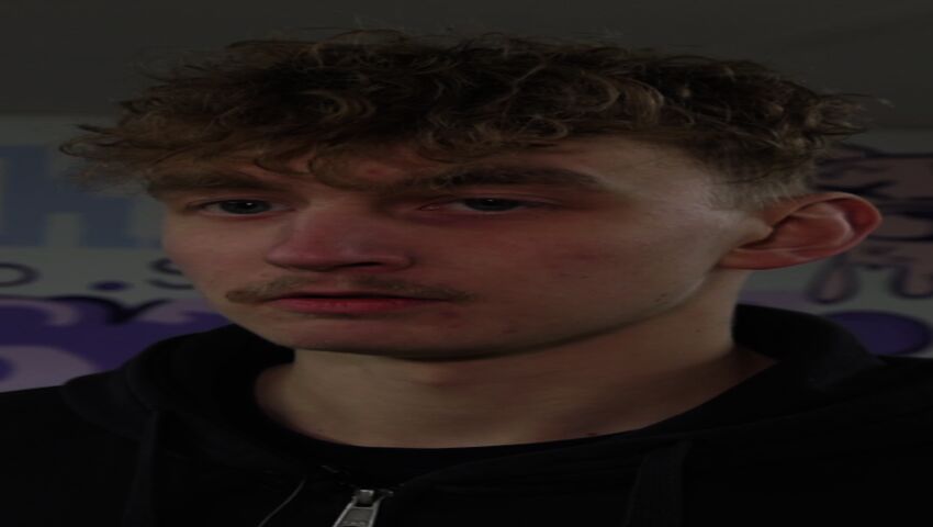 Här får man meka på moppen