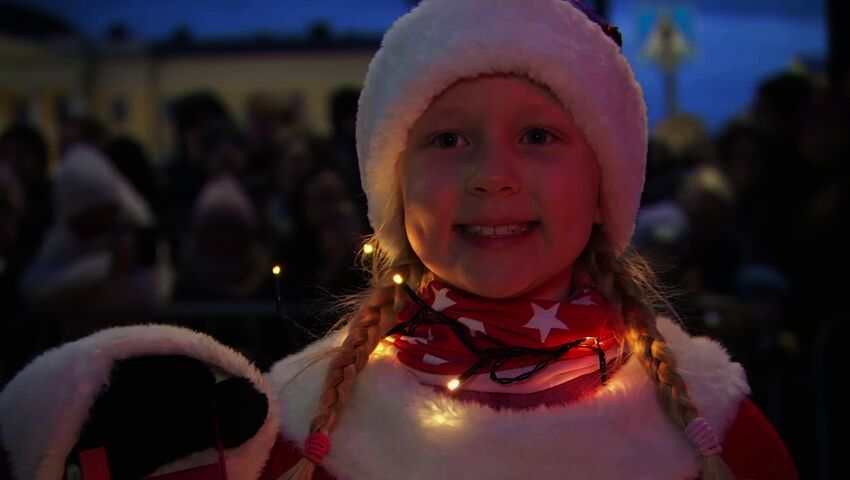 Joulukausi avattiin näyttävällä paraatilla Helsingissä