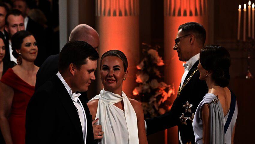 Alexander Stubb pyysi anteeksi Sami Välimäeltä Linnan juhlissa.