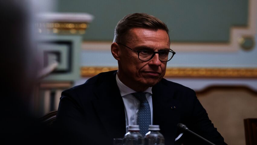 Alexander Stubb pitää lehdistötilaisuuden Pariisissa 6.1.2026