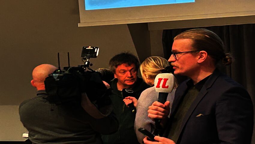 Teemu Keskisarjan luento veti Lahden kirjaston täyteen