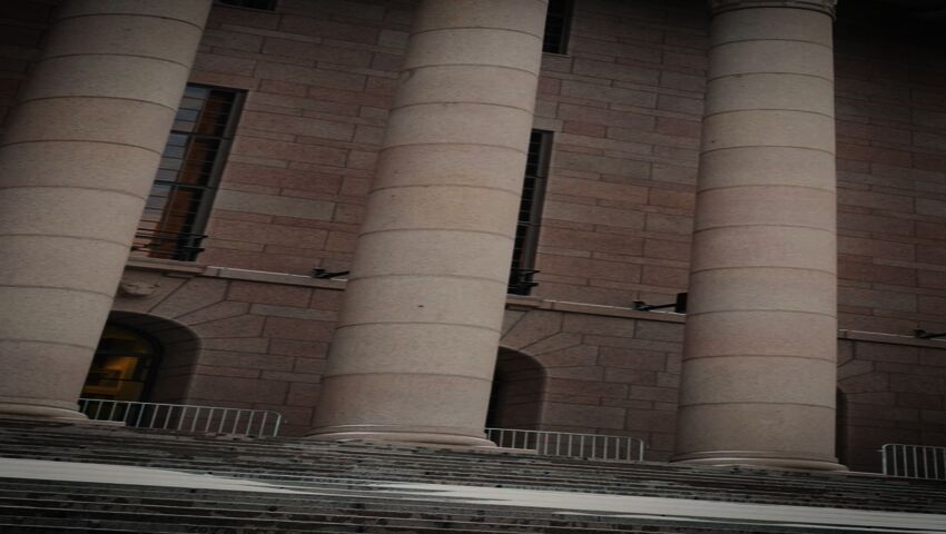 Assistenter: Olämpligt beteende i riksdagen