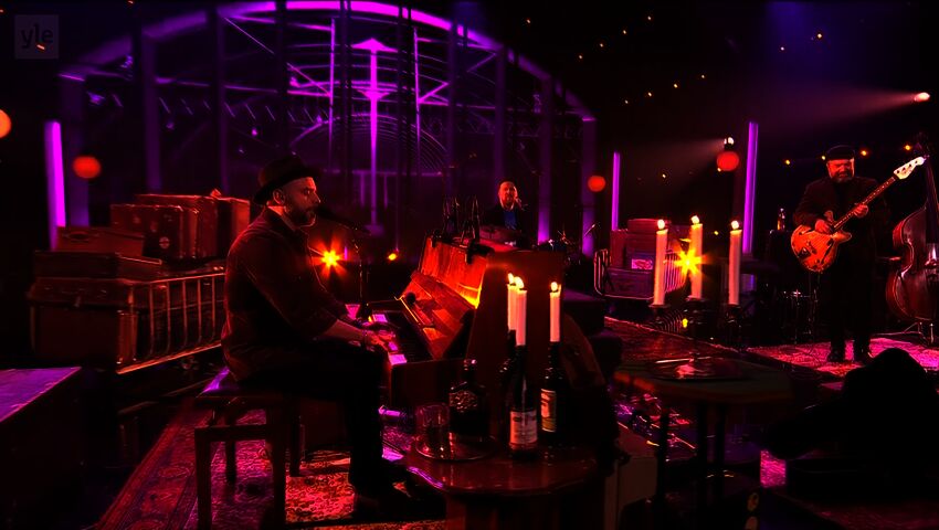 Josén Pimeä Puoli - Hengaillaan