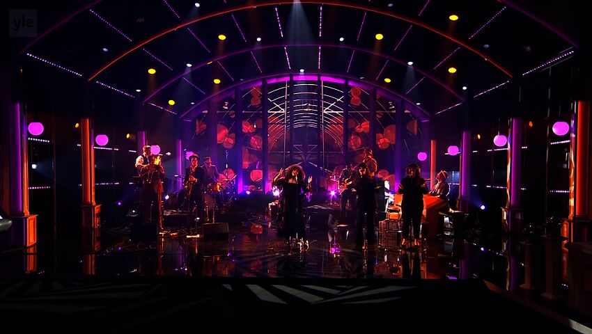 Emilia Sisco and The Northern Lights - Hengaillaan