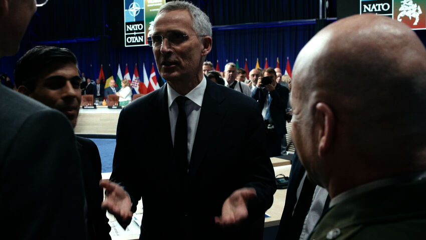 Ulkolinja: Sodan edessä (12)