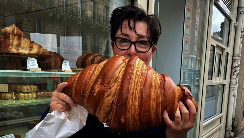 Sue Perkins: Pariisista Istanbuliin