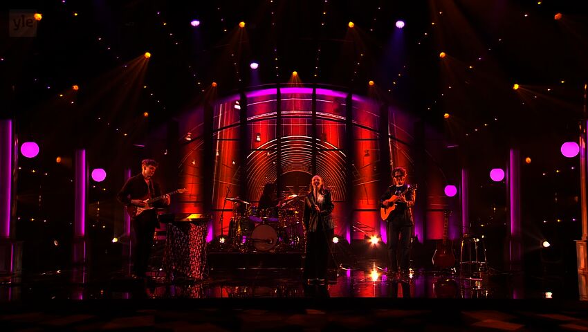 Younghearted - Hengaillaan