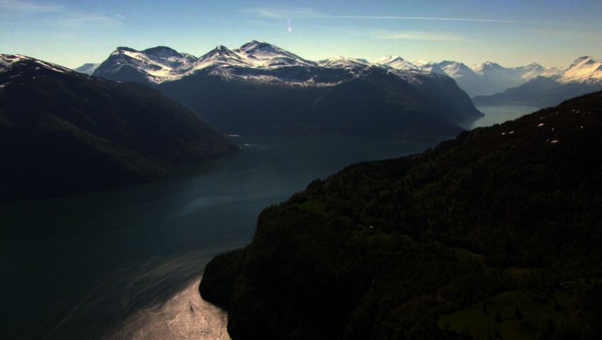 Tiettömän taipaleen takana