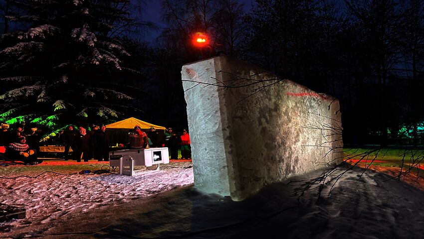 Iin kunnanjohtajan kommentit Jääkiekon kisakatsomosta