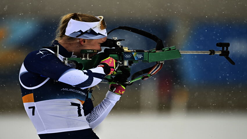 Suvi Minkkinen maalissa 19.