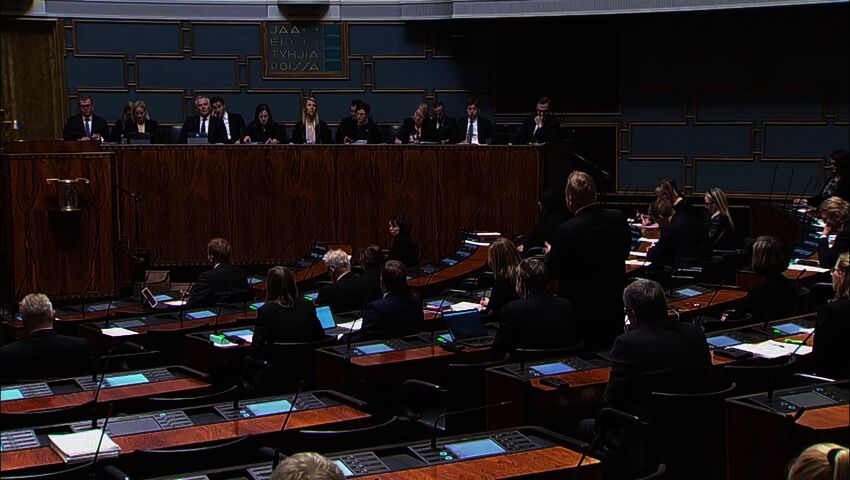 Keskusta teki välikysymyksen työttömyydestä, työministeri vastasi