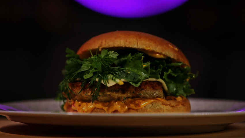 Burgerimiehet Välimerellä (S)