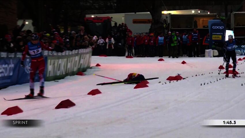 Johannes Hösflot Kläbo i en krock i sprintloppet