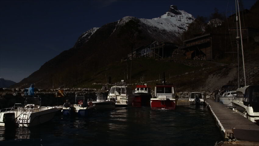 Tiettömän taipaleen takana