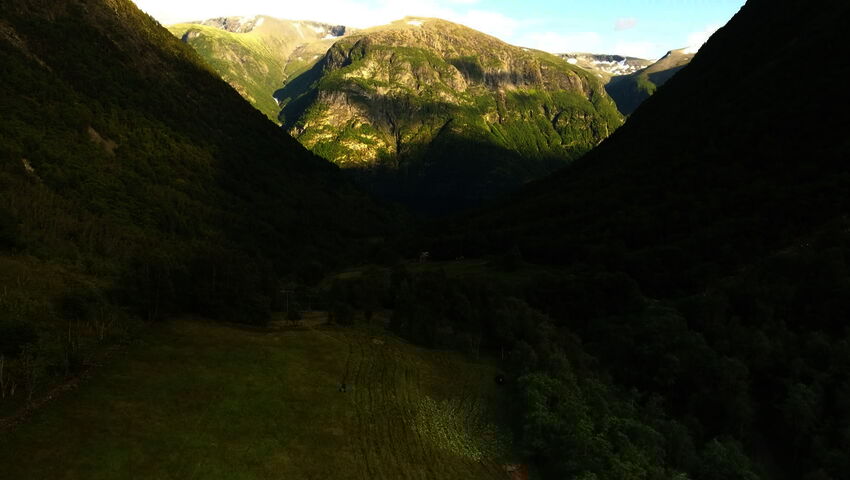 Tiettömän taipaleen takana