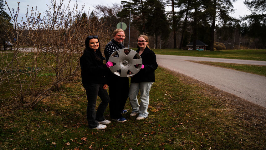Utmaning: Vem får sitta på Axxells skräptron?