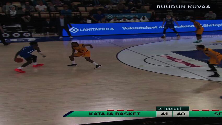 De'Vion Harmonilta kova keskimatkan heitto