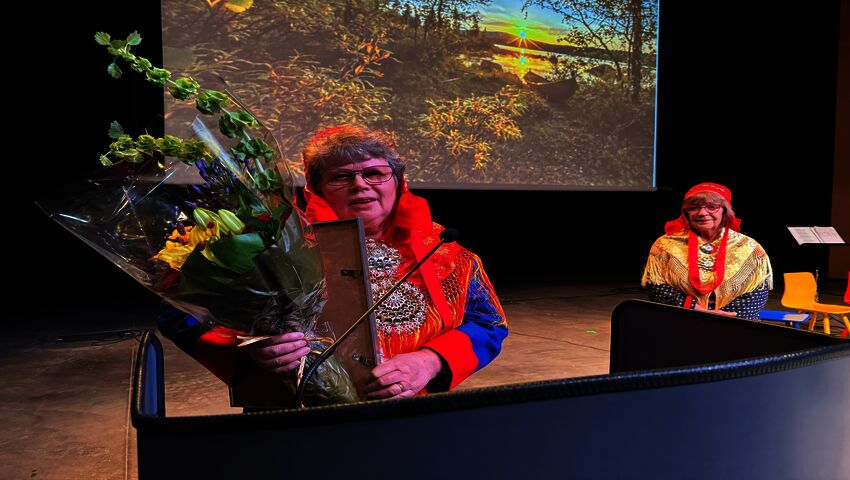 Maire Saijets ja Maarit Länsman leaba guokte fápmonissona ja ovdagova earáide sámeservošis