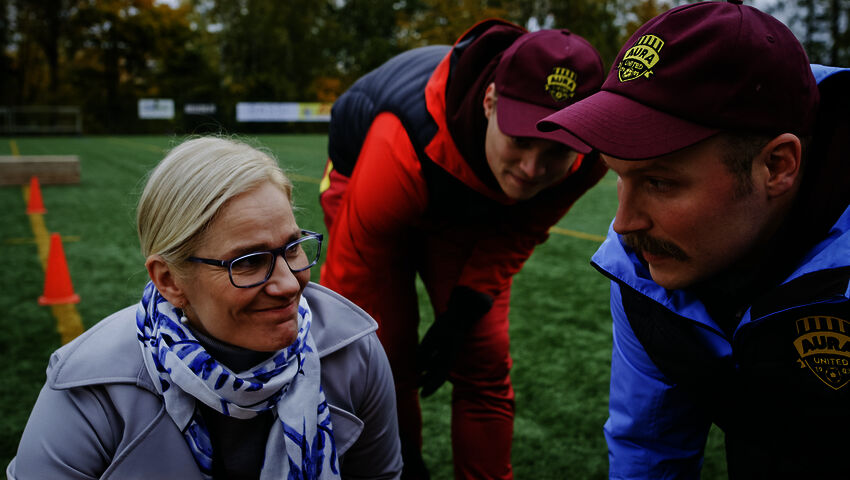 Kentän laidalla (7)