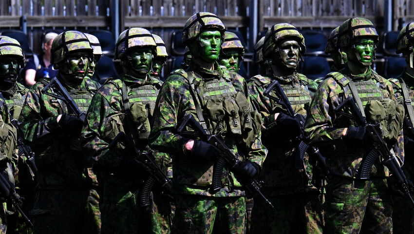 Puolustusvoimain lippujuhlan päivän paraatikatselmus