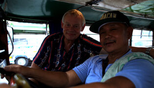Martin Clunes saarimatkoilla