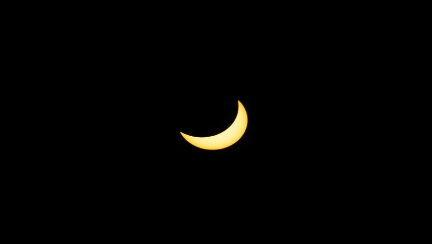 Suora lähetys: Aurinko pimenee Islannissa ja Espanjassa