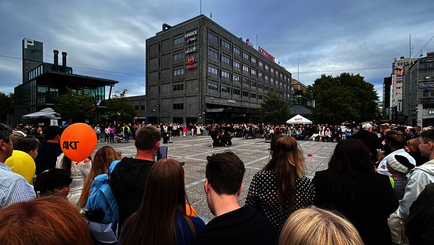 Taiteiden yö täytti Vaasan kadut