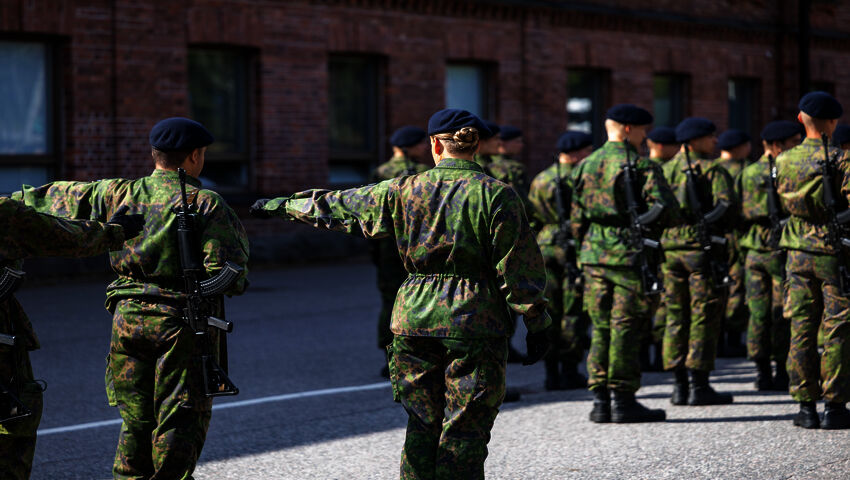 Sotilasvala Uudenmaan prikaatissa Dragsvikissä 2/26