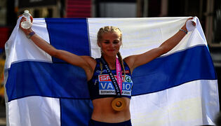 Naisten maratonin palkintojenjako       