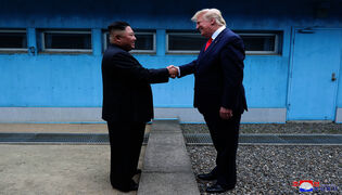 Kim Jong-un ja Donald Trump tapasivat Panmunjomissa 2019