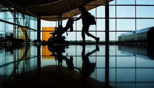 Espanjan rajaviranomaiset tekevät rajatarkastuksia Italiasta tuleville matkustajille