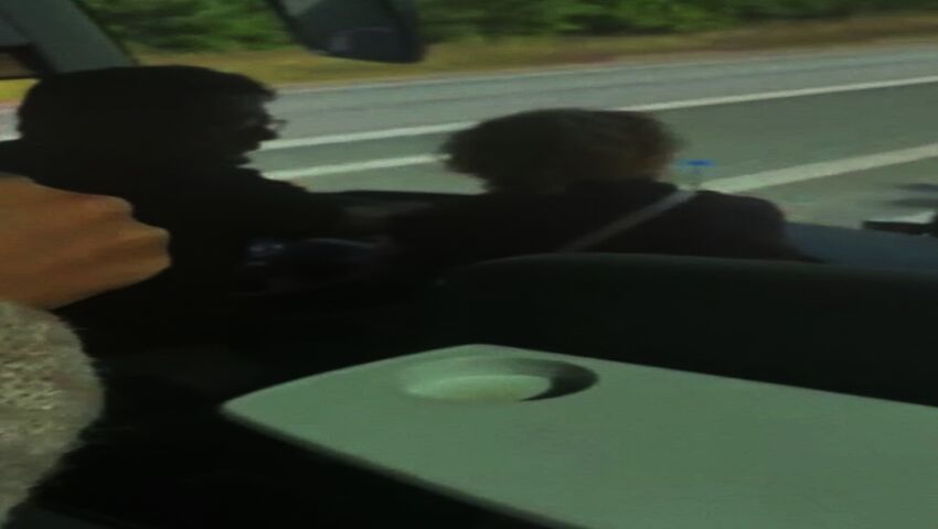Passagerarna tar över när busschauffören svimmar