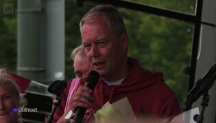 Alisa Vainion valmentaja Jarmo Viskari äänessä torijuhlassa
