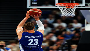 Lauri Markkanen avaa pistetilinsä Ruotsi-ottelussa