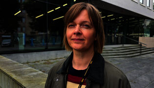 Väärennettyjen alastokuvien levittäminen on digitaalista väkivaltaa
