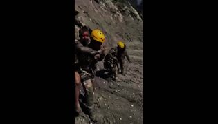 Video vesivoimalatyöntekijöiden pelastamisesta