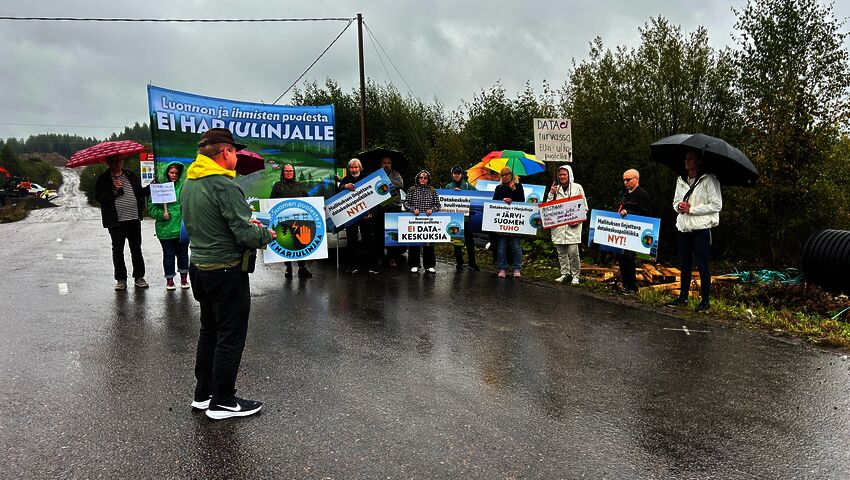 Lappeenrannassa mielenosoitus datakeskuksia vastaan