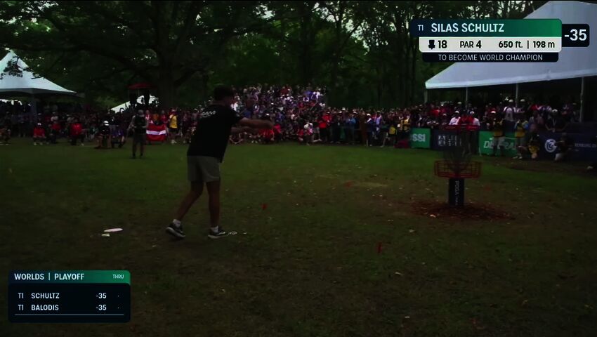 Silas Schultz juhlii frisbeegolfin MM-kultaa