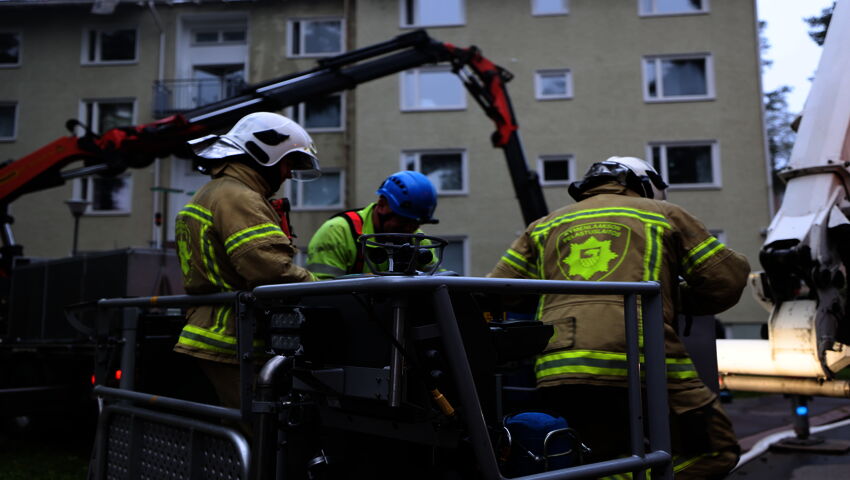 Kouvolalaisessa kerrostalossa paloi toistamiseen – kattoa piti purkaa
