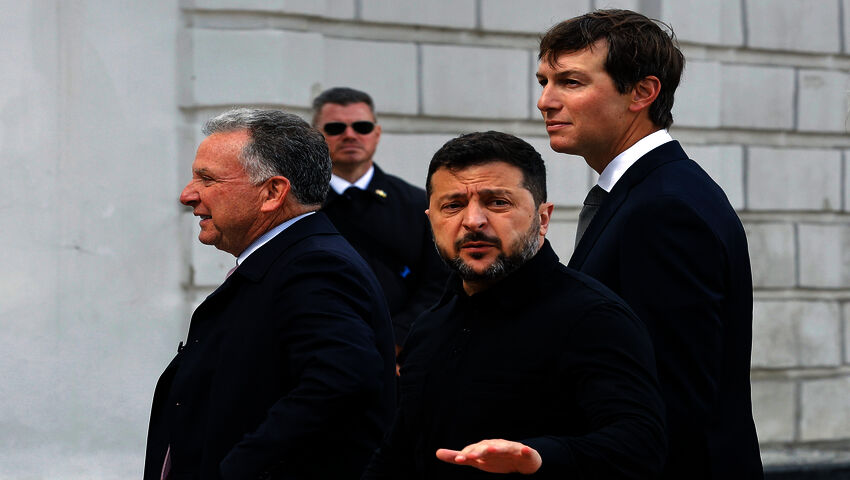Zelenskyi, Kushner ja Witkoff tapasivat mediaa Kiovassa toisen neuvotteluistunnon jälkeen