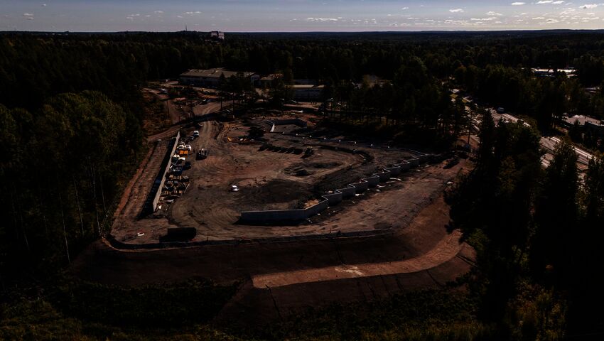 Kouvolan keskustan tuntumaan rakenteilla oleva uusi ja aiempaa suurempi jäteasema otetaan käyttöön vuoden kuluttua