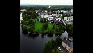 Joensuun musiikki- ja kulttuuritalo tai kulttuuri- ja musiikkitalo. (illu)