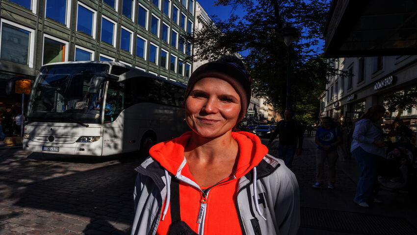 Nuorten miesten vuositulot jääneet kauas nuorten naisten palkkakehityksestä